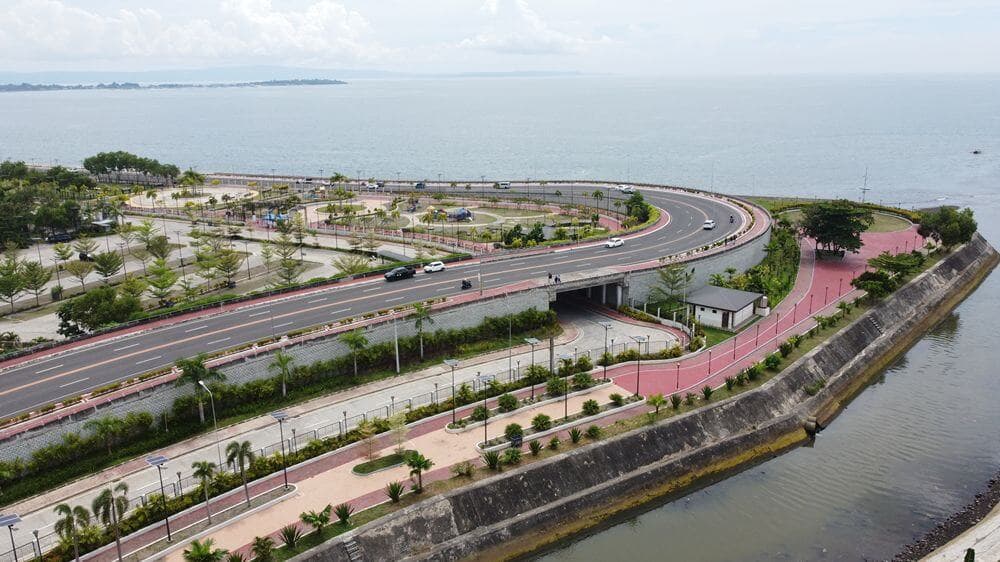 Bago Aplaya Esplanade